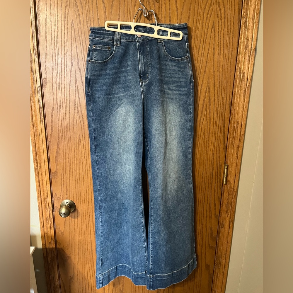 Commense NWT Blue Wide Leg Jeans. Size Large.